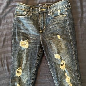 HOLLISTER SUPER SKINNY RIPPED JEANS